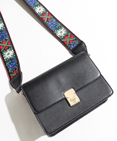 WEGO（ウィゴー）の「WEGO/フラワー刺繍ショルダーバッグ（ショルダーバッグ・レディース・ブラック/ホワイト/キャメル・FREE）」の15枚目の写真