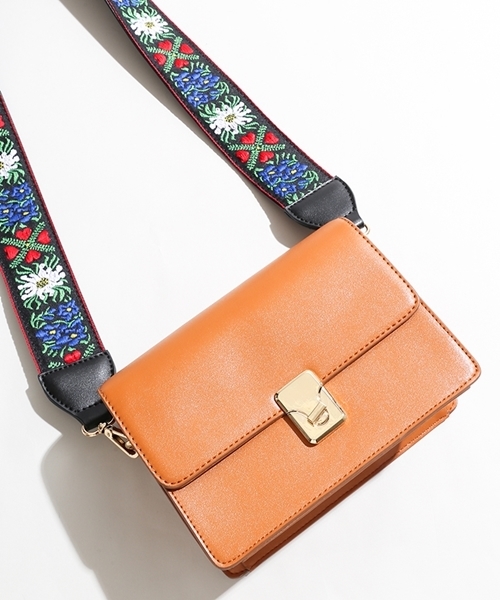 WEGO（ウィゴー）の「WEGO/フラワー刺繍ショルダーバッグ（ショルダーバッグ・レディース・ブラック/ホワイト/キャメル・FREE）」の8枚目の写真