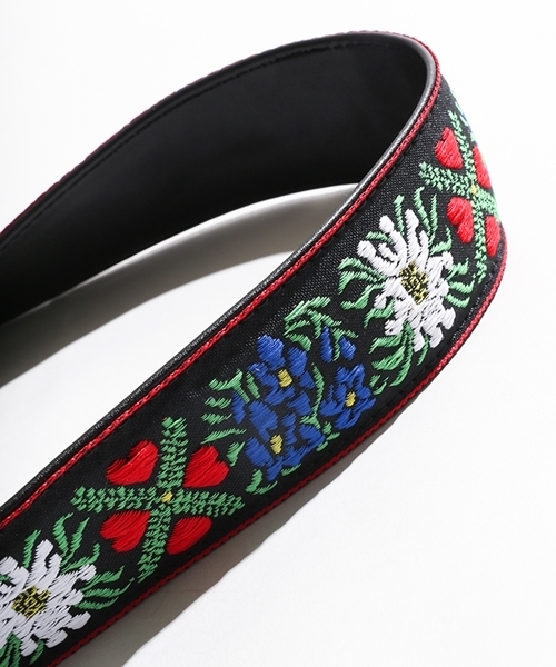 WEGO（ウィゴー）の「WEGO/フラワー刺繍ショルダーバッグ（ショルダーバッグ・レディース・ブラック/ホワイト/キャメル・FREE）」の5枚目の写真