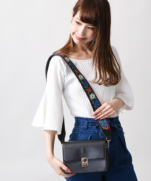 WEGO（ウィゴー）の「WEGO/フラワー刺繍ショルダーバッグ（ショルダーバッグ・レディース・ブラック/ホワイト/キャメル・FREE）」の16枚目の写真