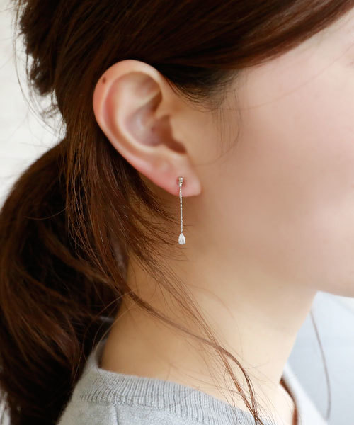 colleca la（コレカラ）の「ループフィット・小粒ストーンのチェーンイヤリング（イヤリング・レディース・シルバー/ゴールド・FREE）」の2枚目の写真
