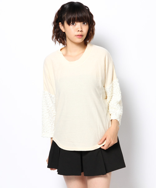 mystic（ミスティック）の「袖モコモコP/O（Tシャツ/カットソー・レディース・チャコールグレー/ブラック/ピンクベージュ/ブルー/オフホワイト/キャメル・ﾌﾘ-）」の2枚目の写真