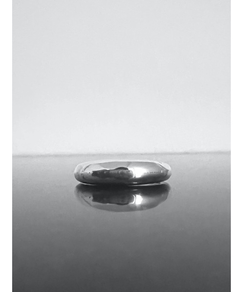 blatto(ブラット)の「【blatto 925silver】925シルバー 変形デザイン リング フリーサイズ(リング・メンズ・A/B/C/D/E/F/G/H/I/J/K/L/M/N/O/P/Q/R/S/T/U/V/W/X/Y/Z/その他1/その他2/その他3/その他4/その他5/その他16/その他17/その他18/その他19/その他20/その他21/その他22/その他23/その他24/その他25/その他26/その他27/その他28/その他29/その他30/その他31/その他32/その他33/シルバー系その他2/シルバー系その他3/シルバー系その他4/シルバー系その他5/シルバー系その他6/シルバー系その他7/シルバー系その他/その他6/その他7/その他8/その他9/その他10/その他11/その他12/その他13/その他14/その他15/その他/グレー系その他/Silver/その他34/その他35/グレー系その他4/グレー系その他3/ホワイト系その他2/グレー系その他5/グリーン系その他3/ブルー系その他3/ブルー系その他4/グリーン系その他2/グレー系その他2/ブルー系その他2/ゴールド系その他2/ゴールド系その他3/ゴールド系その他4/ゴールド系その他/グリーン系その他/ブルー系その他/ホワイト系その他/ブルー系その他5/ピンク/グリーン×ピンク/グリーン系その他4/ブラック×ホワイト/パープル/ブルー系その他6/ホワイト系その他3/ミックスグレー/シルバーグレー/クリア/ライトグレー/レッド系その他/グレー系その他6/グレー系その他7/ゴールド系その他5/ゴールド系その他6/ライトアッシュグレー/LT.GRY/シルバー×ゴールド/ホワイト系その他4/ホワイト系/DK.Gray/杢グレー/チャコールグレー/レッド系その他3/グレー系8/グレー系5/グレー系6/グレー系4/グレー系3/グレー系/グレー系1/グリーン系1/グレー系2/グレー系7/ゴールド系3/ゴールド系/ゴールド系2/ゴールド系4/ゴールド系1/ゴールド系5/シルバー/シルバー系/シルバー系1・FREE)」の9枚目の写真