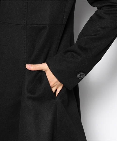 Soareak(ソアリーク)の「FOXファーツキカシミヤコート(その他アウター・レディース・キャメル/ブラック・SMALL/MEDIUM)」の9枚目の写真