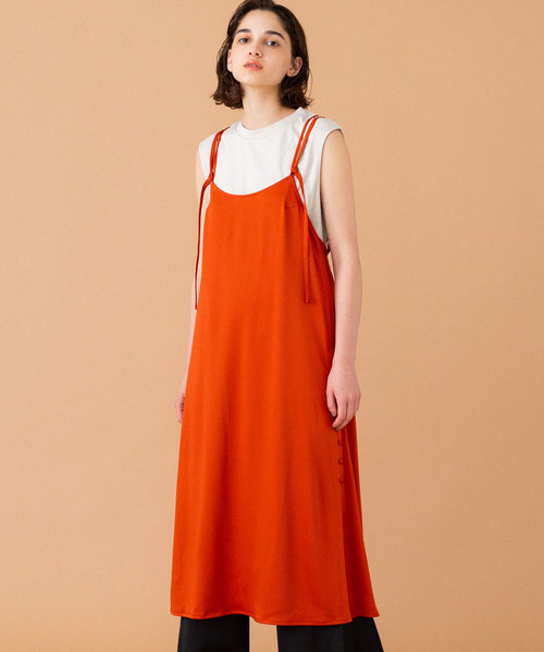 UNITED TOKYO(ユナイテッドトウキョウ)の「サテンスリットキャミワンピース(ワンピース・レディース・ダークブラウン/ブラック/オレンジ・1)」の3枚目の写真