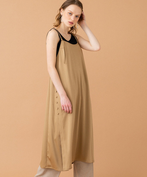 UNITED TOKYO(ユナイテッドトウキョウ)の「サテンスリットキャミワンピース(ワンピース・レディース・ダークブラウン/ブラック/オレンジ・1)」の6枚目の写真