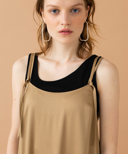 UNITED TOKYO(ユナイテッドトウキョウ)の「サテンスリットキャミワンピース(ワンピース・レディース・ダークブラウン/ブラック/オレンジ・1)」の11枚目の写真