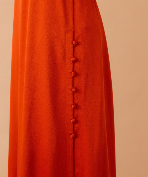 UNITED TOKYO(ユナイテッドトウキョウ)の「サテンスリットキャミワンピース(ワンピース・レディース・ダークブラウン/ブラック/オレンジ・1)」の22枚目の写真