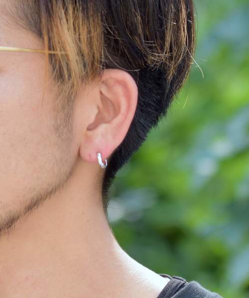 LION HEART(ライオンハート)の「LH for Gift “cloth” Roundピアス(ピアス(片耳用)・メンズ・ホワイト/ブラック/シルバー・ONE SIZE)」の6枚目の写真