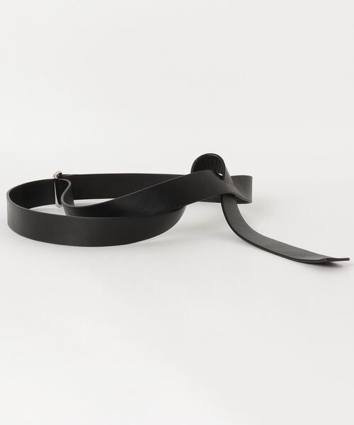 CLANE（クラネ）の「TWIST LEATHER BELT（ベルト・レディース・ブラック/ベージュ・1/2）」の4枚目の写真