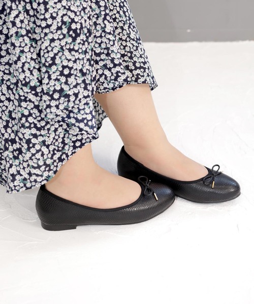 masyugirl(マシュガール)の「【4E幅広・大きいサイズ】シンプルリボンバレエシューズ(バレエシューズ・レディース・ホワイト/ブラック/レッド/シルバー/ホワイト系その他/ブラック系その他/シルバー系その他/レオパード/パイソン/ブラック系その他2/ブラウン/ブラック系その他3/ホワイト系その他2/キャメル/ライトピンク/ライトグレー・23.5cm/24.5cm/25.5cm/26.5cm/24.0cm/25.0cm/26.0cm)」の7枚目の写真