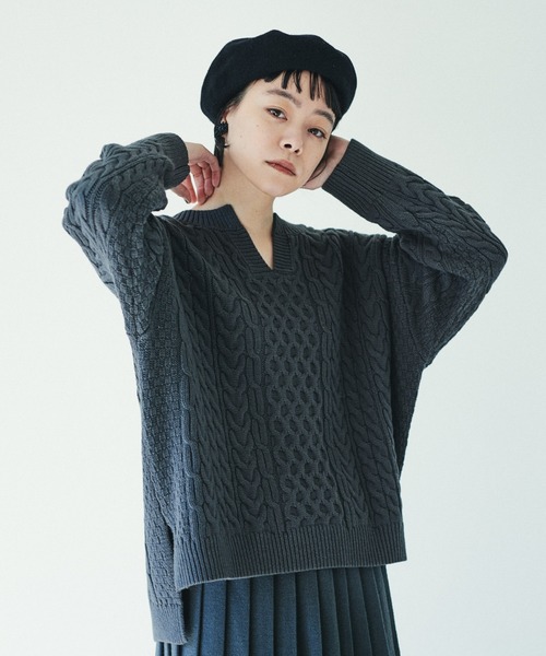 PUAL CE CIN(ピュアルセシン)の「【kanocoさん着用】ケーブルキーネックプルオーバー(ニット/セーター・レディース・ネイビー/グレー/キャメル・FREE)」の2枚目の写真