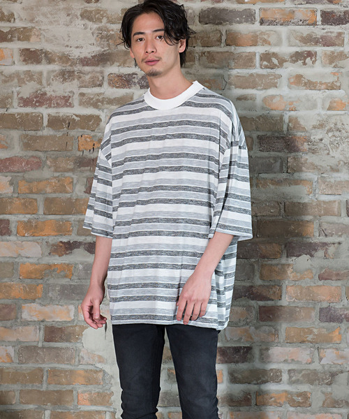 Vicci(ビッチ)の「『vicci/ヴィッチ』ボーダー柄ドロップショルダー5分袖ニットTシャツ(Tシャツ/カットソー・メンズ・ネイビー/グレー・L/M)」の1枚目の写真