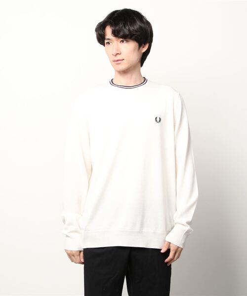 FRED PERRY（フレッドペリー）の「Classic Crew Neck Sweater／クラシッククルーネックニット（ニット/セーター・メンズ・ブラック/ベージュ/ネイビー/グレー/バーガンディー/モカ/ブルー/カーキ/ブラック系その他/ブルー系その他/グリーン/オフホワイト/グレー系その他2/ホワイト/ブラック系その他3/ベージュ系その他/ブルー系その他3/ブラック系その他2/グレー系その他/ブルー系その他2/キャメル/グレー系その他3/レディッシュグレー/ブラック系その他4/ホワイト系その他/グレイッシュブルー/グレー系その他4/グリーン系その他/ホワイト系その他2/ネイビー系/ブラック系その他5/グリーン系その他2/ブラウン/グレー系その他5/ネイビー系1/ブラウン系その他/ベージュ系その他2/ダークブラウン/パープル・S/M/L/XS/XL）」の2枚目の写真
