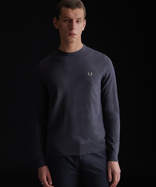 FRED PERRY（フレッドペリー）の「Classic Crew Neck Sweater／クラシッククルーネックニット（ニット/セーター・メンズ・ブラック/ベージュ/ネイビー/グレー/バーガンディー/モカ/ブルー/カーキ/ブラック系その他/ブルー系その他/グリーン/オフホワイト/グレー系その他2/ホワイト/ブラック系その他3/ベージュ系その他/ブルー系その他3/ブラック系その他2/グレー系その他/ブルー系その他2/キャメル/グレー系その他3/レディッシュグレー/ブラック系その他4/ホワイト系その他/グレイッシュブルー/グレー系その他4/グリーン系その他/ホワイト系その他2/ネイビー系/ブラック系その他5/グリーン系その他2/ブラウン/グレー系その他5/ネイビー系1/ブラウン系その他/ベージュ系その他2/ダークブラウン/パープル・S/M/L/XS/XL）」の14枚目の写真