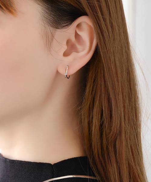 Phoebe（フィービィー）の「【シリーズ累計販売　10,000点突破！】【金属アレルギー対応】【痛くないシリーズ】クロスフープクリスタルループフィットイヤリング（イヤリング・レディース・シルバー/ゴールド/ピンクゴールド・FREE）」の12枚目の写真