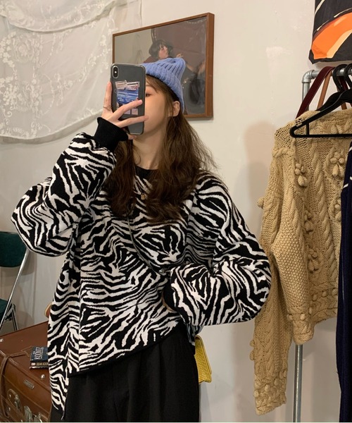 yuue' ( wear )(ユーイ)の「アニマル柄オーバーサイズカットソー / ゼブラ柄カットソー(Tシャツ/カットソー・レディース・ブラック・FREE)」の4枚目の写真