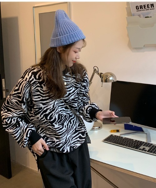 yuue' ( wear )(ユーイ)の「アニマル柄オーバーサイズカットソー / ゼブラ柄カットソー(Tシャツ/カットソー・レディース・ブラック・FREE)」の9枚目の写真