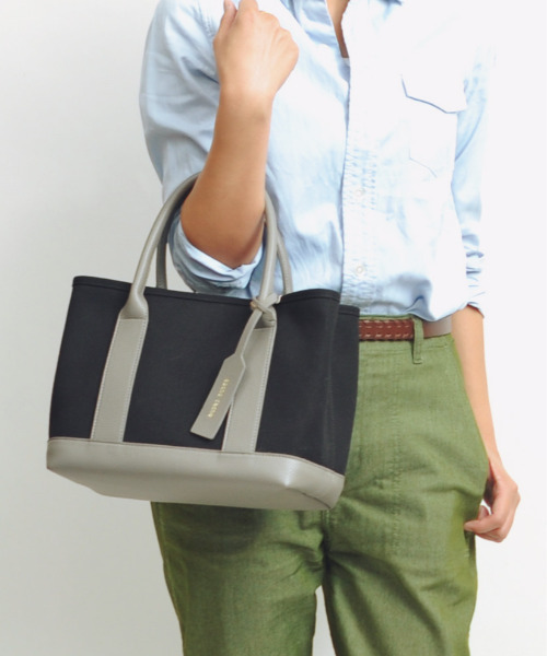 cache cache（カシュ カシュ）の「カシュカシュ cachecache / パーテーションキャンバストートバッグ（トートバッグ・レディース・レンガ/カモフラージュ/グレー系その他/ブルー系その他/ホワイト系その他/グリーン/オレンジ/ブルー/グリーン系その他/ブラック系その他/ブラック系その他2・FREE）」の4枚目の写真