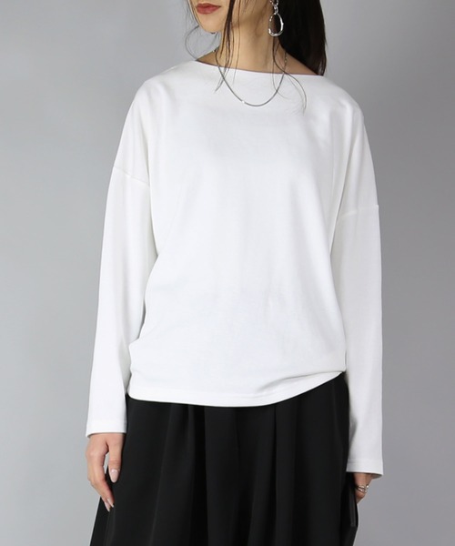 and it_(アンドイット)の「ボートネックコクーンプルオーバー(Tシャツ/カットソー・レディース・ベージュ/チャコールグレー/ライトブラウン/ブラック/オフホワイト/カーキ/ホワイト系1/ホワイト系2/ブラック系1/ブラック系2・M-L)」の3枚目の写真