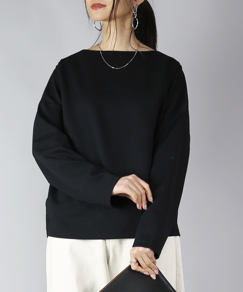 and it_(アンドイット)の「ボートネックコクーンプルオーバー(Tシャツ/カットソー・レディース・ベージュ/チャコールグレー/ライトブラウン/ブラック/オフホワイト/カーキ/ホワイト系1/ホワイト系2/ブラック系1/ブラック系2・M-L)」の6枚目の写真