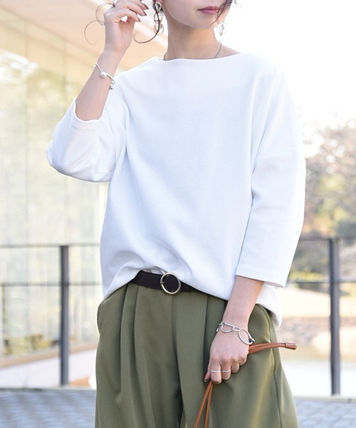 and it_(アンドイット)の「ボートネックコクーンプルオーバー(Tシャツ/カットソー・レディース・ベージュ/チャコールグレー/ライトブラウン/ブラック/オフホワイト/カーキ/ホワイト系1/ホワイト系2/ブラック系1/ブラック系2・M-L)」の14枚目の写真