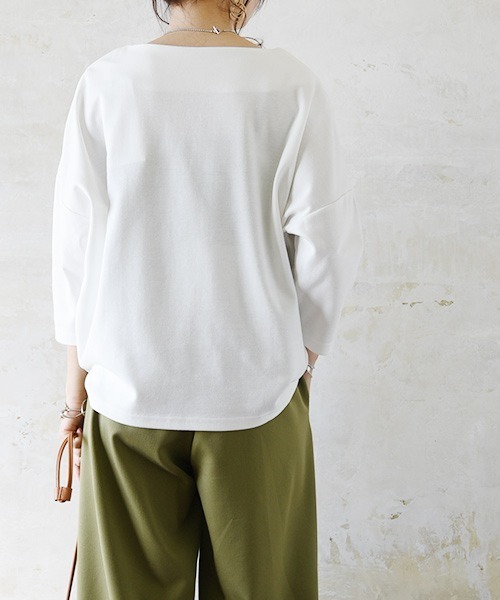 and it_(アンドイット)の「ボートネックコクーンプルオーバー(Tシャツ/カットソー・レディース・ベージュ/チャコールグレー/ライトブラウン/ブラック/オフホワイト/カーキ/ホワイト系1/ホワイト系2/ブラック系1/ブラック系2・M-L)」の15枚目の写真