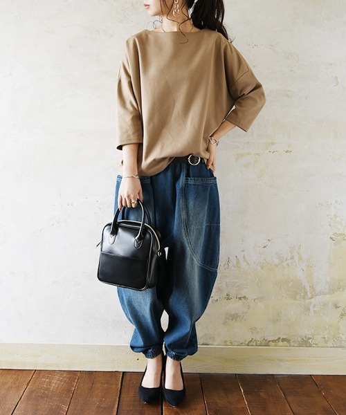 and it_(アンドイット)の「ボートネックコクーンプルオーバー(Tシャツ/カットソー・レディース・ベージュ/チャコールグレー/ライトブラウン/ブラック/オフホワイト/カーキ/ホワイト系1/ホワイト系2/ブラック系1/ブラック系2・M-L)」の12枚目の写真