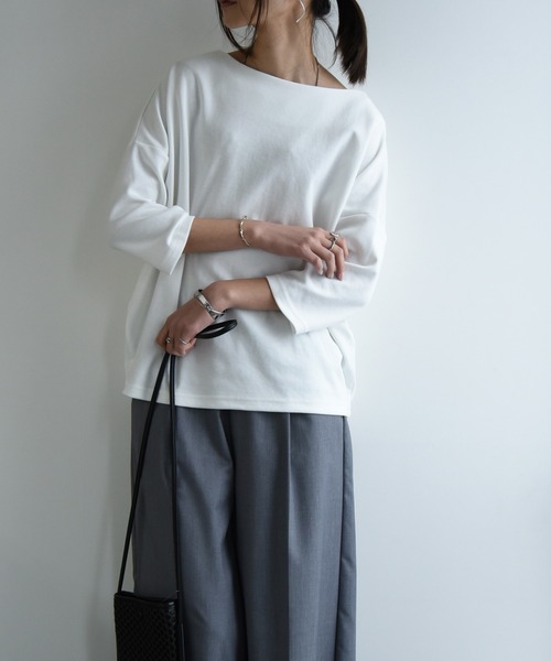 and it_(アンドイット)の「ボートネックコクーンプルオーバー(Tシャツ/カットソー・レディース・ベージュ/チャコールグレー/ライトブラウン/ブラック/オフホワイト/カーキ/ホワイト系1/ホワイト系2/ブラック系1/ブラック系2・M-L)」の18枚目の写真