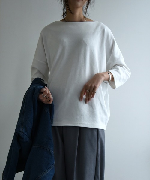 and it_(アンドイット)の「ボートネックコクーンプルオーバー(Tシャツ/カットソー・レディース・ベージュ/チャコールグレー/ライトブラウン/ブラック/オフホワイト/カーキ/ホワイト系1/ホワイト系2/ブラック系1/ブラック系2・M-L)」の19枚目の写真