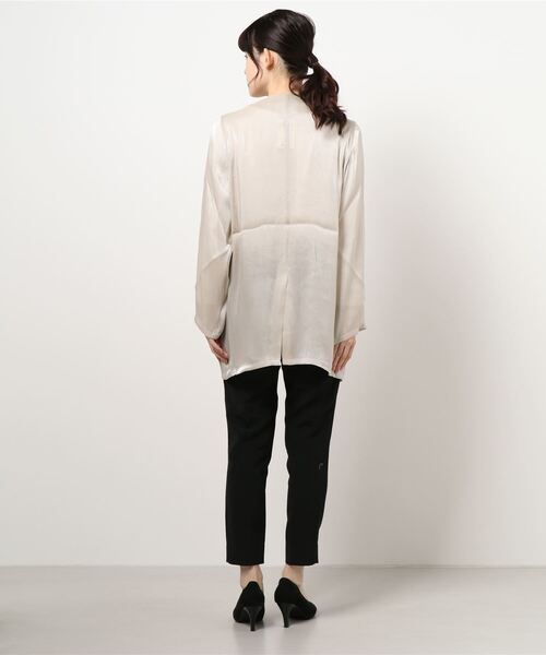 PAGEBOY（ページボーイ）の「【CORE】グロスシャンブレージャケット（ノーカラージャケット・レディース・ブラック/グレイッシュベージュ・FREE）」の4枚目の写真
