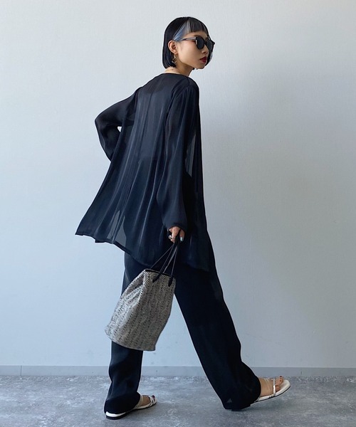 PAGEBOY（ページボーイ）の「【CORE】グロスシャンブレージャケット（ノーカラージャケット・レディース・ブラック/グレイッシュベージュ・FREE）」の16枚目の写真