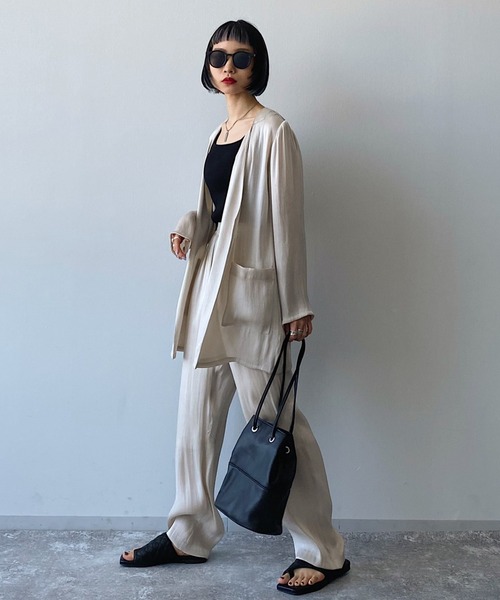 PAGEBOY（ページボーイ）の「【CORE】グロスシャンブレージャケット（ノーカラージャケット・レディース・ブラック/グレイッシュベージュ・FREE）」の19枚目の写真