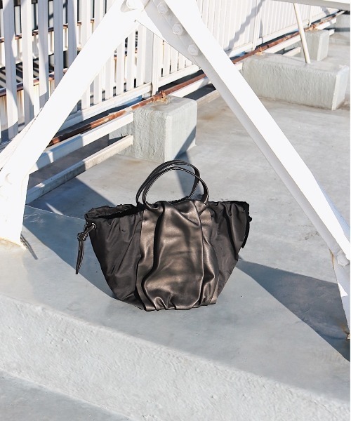atneK(アトネック)の「【atneK】ナイロンギャザートート(トートバッグ・レディース・ブラック・FREE)」の2枚目の写真