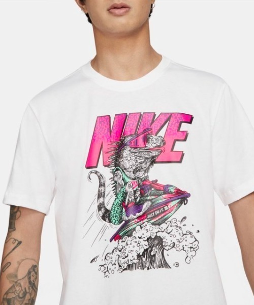 NIKE(ナイキ)の「NIKE/ナイキ NSW ビーチジェットスキー SST 半袖Tシャツ DD1281-100(Tシャツ/カットソー・メンズ・ホワイト・M/XL/L)」の1枚目の写真