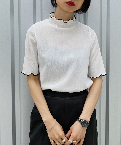 PAGEBOY(ページボーイ)の「ヨウリュウメローハイネックプルオーバー(Tシャツ/カットソー・レディース・オフホワイト/ブラック/グレイッシュベージュ・FREE)」の2枚目の写真