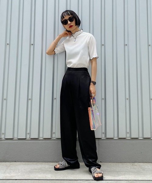 PAGEBOY(ページボーイ)の「ヨウリュウメローハイネックプルオーバー(Tシャツ/カットソー・レディース・オフホワイト/ブラック/グレイッシュベージュ・FREE)」の5枚目の写真