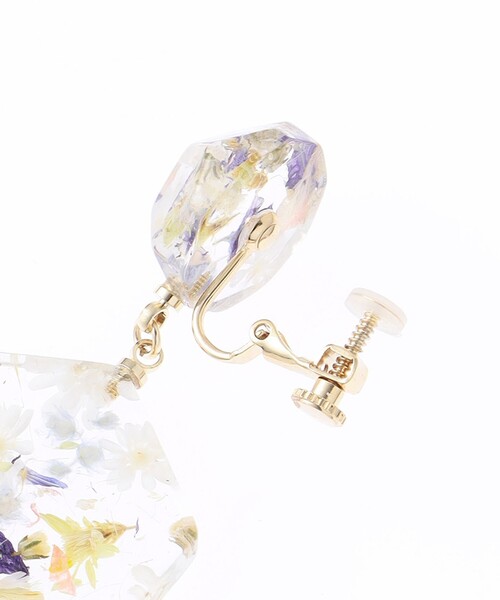 ANEVER（アンエバー）の「FLOWER HEXAGON PLATE イヤリング（イヤリング・レディース・ホワイト系・F）」の2枚目の写真