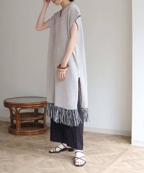 vingtrois（バントロア）の「【Vingtrois】リネンブレンドテープヤーン配色フリンジチュニックカフタンワンピース（ワンピース・レディース・ライトグレー/ベージュ・M）」の4枚目の写真