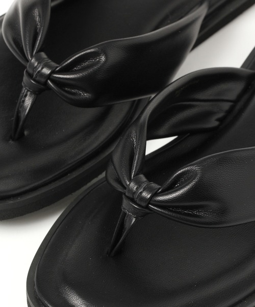 studio CLIP（スタディオクリップ）の「フェイクレザーギャザートングサンダル（サンダル・レディース・ブラック/ブラウン/オフホワイト・LARGE/MEDIUM）」の13枚目の写真