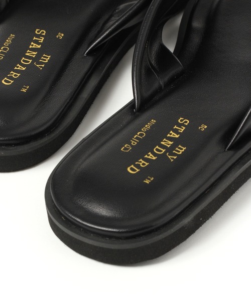 studio CLIP（スタディオクリップ）の「フェイクレザーギャザートングサンダル（サンダル・レディース・ブラック/ブラウン/オフホワイト・LARGE/MEDIUM）」の6枚目の写真