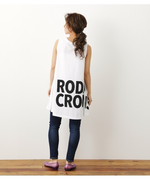 RODEO CROWNS WIDE BOWL（ロデオクラウンズワイドボウル）の「ビッグロゴタンクワンピース（ワンピース・レディース・ホワイト/ブラック/ベージュ・FREE）」の6枚目の写真