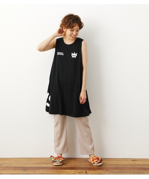RODEO CROWNS WIDE BOWL（ロデオクラウンズワイドボウル）の「ビッグロゴタンクワンピース（ワンピース・レディース・ホワイト/ブラック/ベージュ・FREE）」の13枚目の写真
