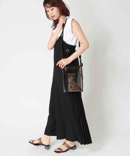 Jines（ジネス）の「【Kiara】3セット付属ポーチ付きPVCクリアバッグ（ショルダーバッグ・レディース・ブラック・FREE）」の11枚目の写真