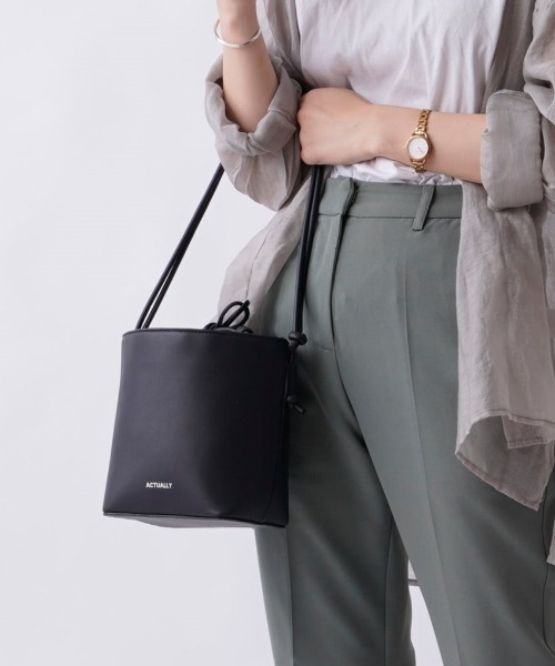 Actually（アクチュアリー）の「バケツ型 軽量 ショルダー（ショルダーバッグ・レディース・ブラック・フリー）」の4枚目の写真