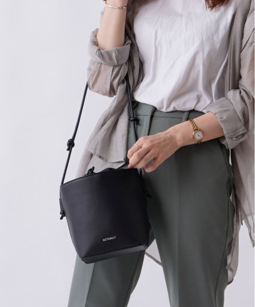 Actually（アクチュアリー）の「バケツ型 軽量 ショルダー（ショルダーバッグ・レディース・ブラック・フリー）」の3枚目の写真