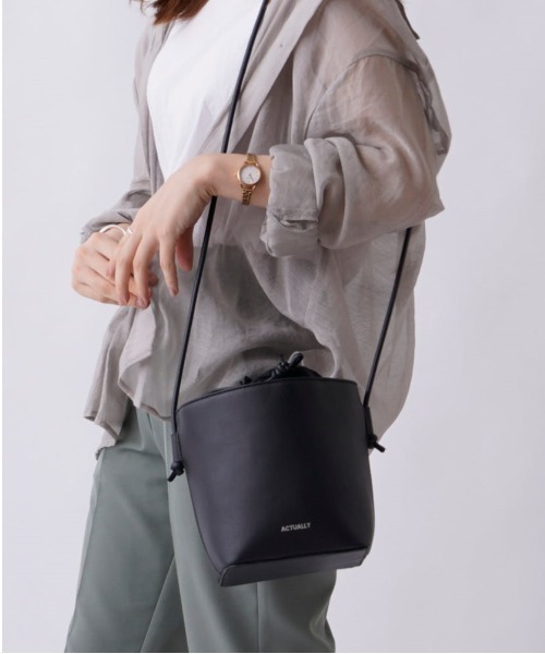 Actually（アクチュアリー）の「バケツ型 軽量 ショルダー（ショルダーバッグ・レディース・ブラック・フリー）」の5枚目の写真