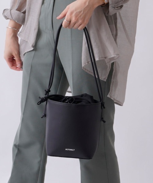 Actually（アクチュアリー）の「バケツ型 軽量 ショルダー（ショルダーバッグ・レディース・ブラック・フリー）」の2枚目の写真
