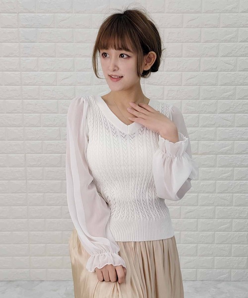 Lace Ladies(レースレディース)の「Vネック ボリュームスリーブ ニットシャツ(シャツ/ブラウス・レディース・ブルー/ホワイト/ブラック・FREE)」の2枚目の写真