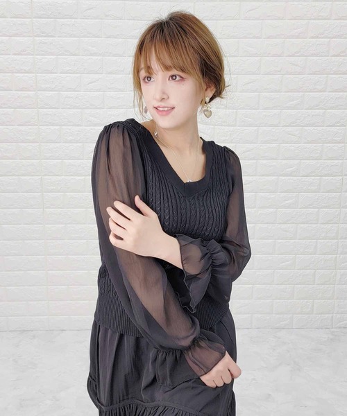 Lace Ladies(レースレディース)の「Vネック ボリュームスリーブ ニットシャツ(シャツ/ブラウス・レディース・ブルー/ホワイト/ブラック・FREE)」の12枚目の写真